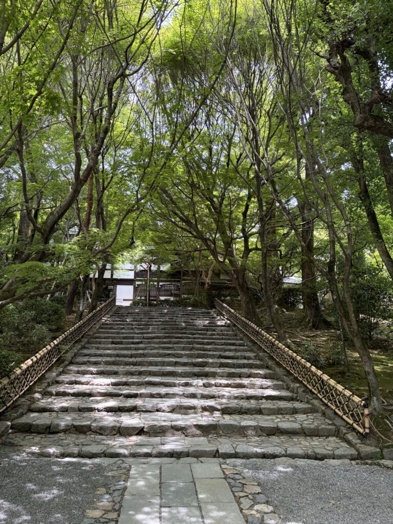 Marches de pierre menant au Ryōan-ji