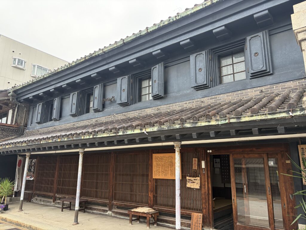 Townscape of Earthen Storehouses along Yamachō-suji