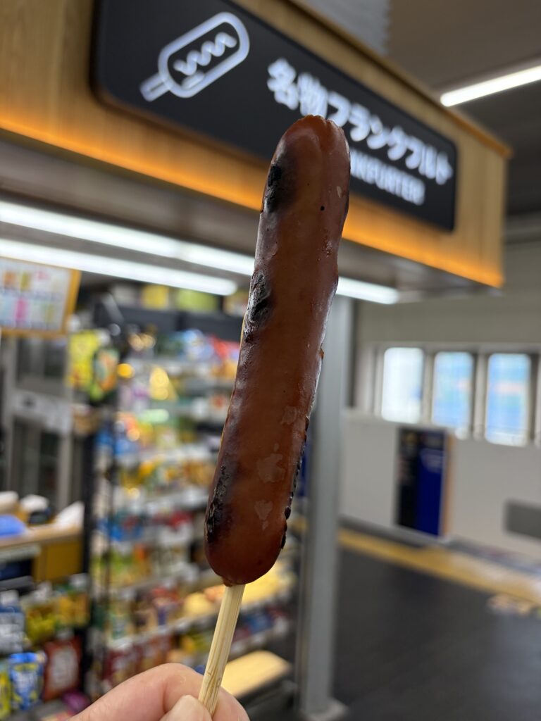 Célèbre saucisse de Francfort de la gare de Kyobashi