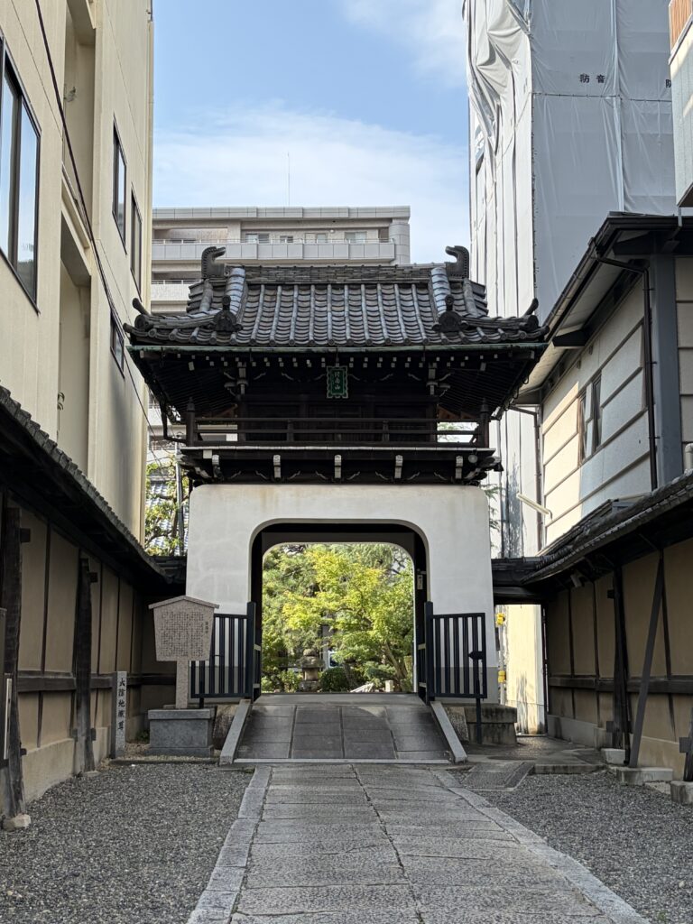 Porte Ryūgū-mon du temple Zendō-ji 